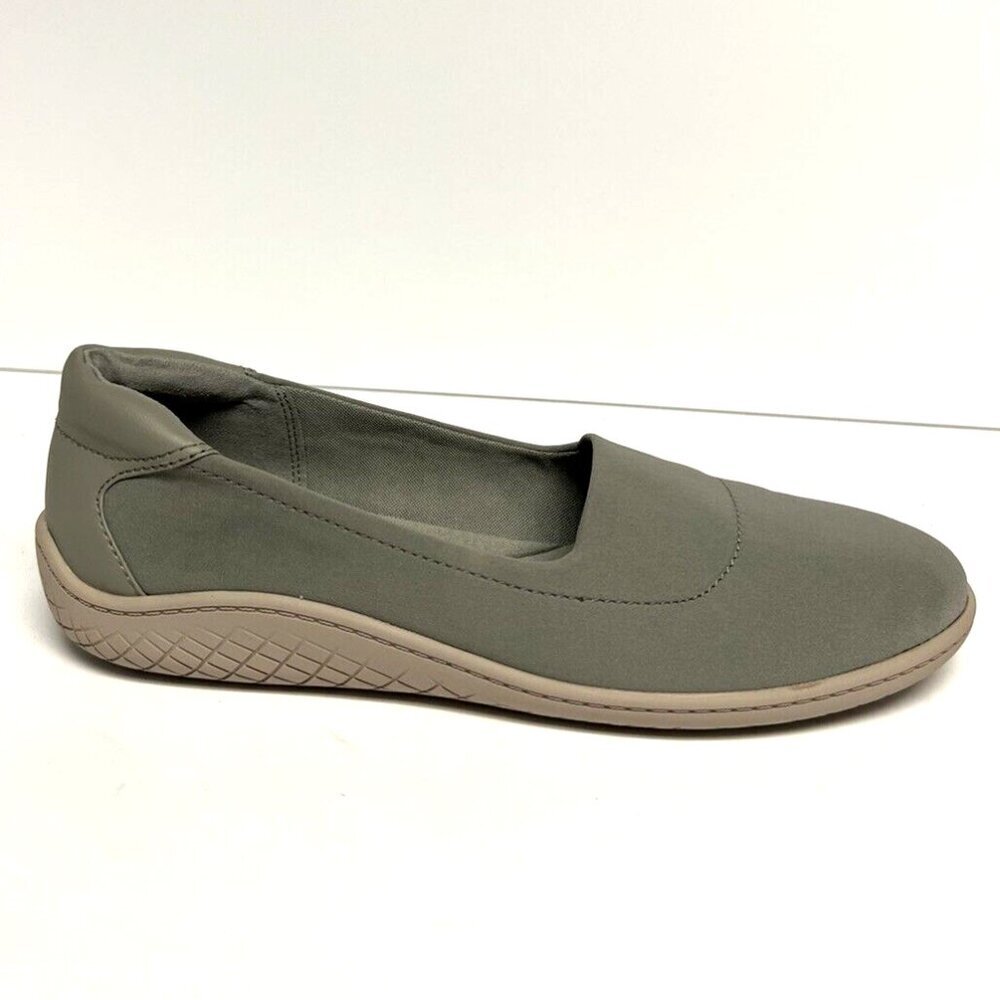 Easy Spirit Women's Gift 2 Slip-On Shoes Khaki, Size 8 M